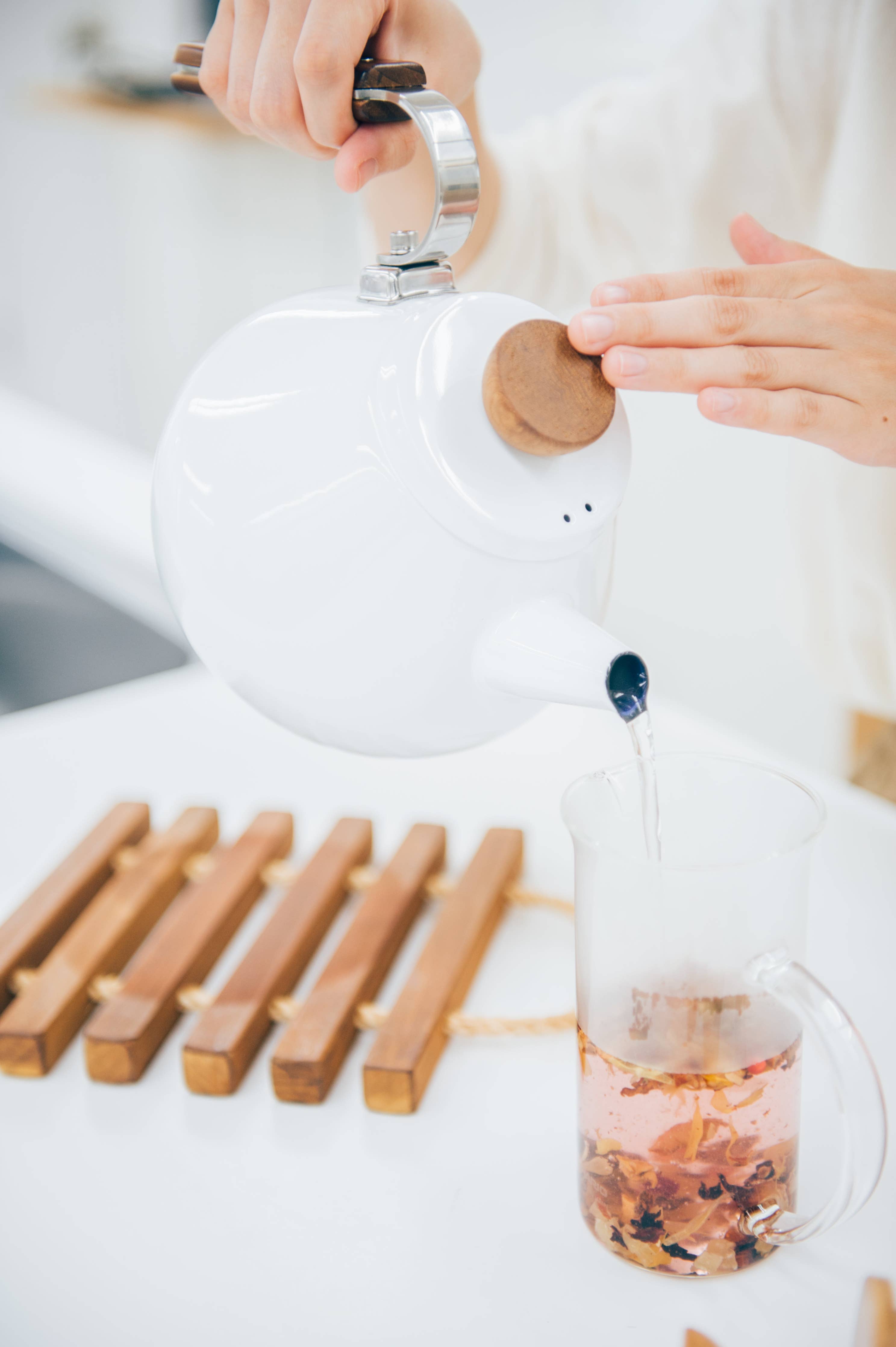 Bona Enamel Pour Over Coffee Kettle with Wood Handle, 800mL — Hario