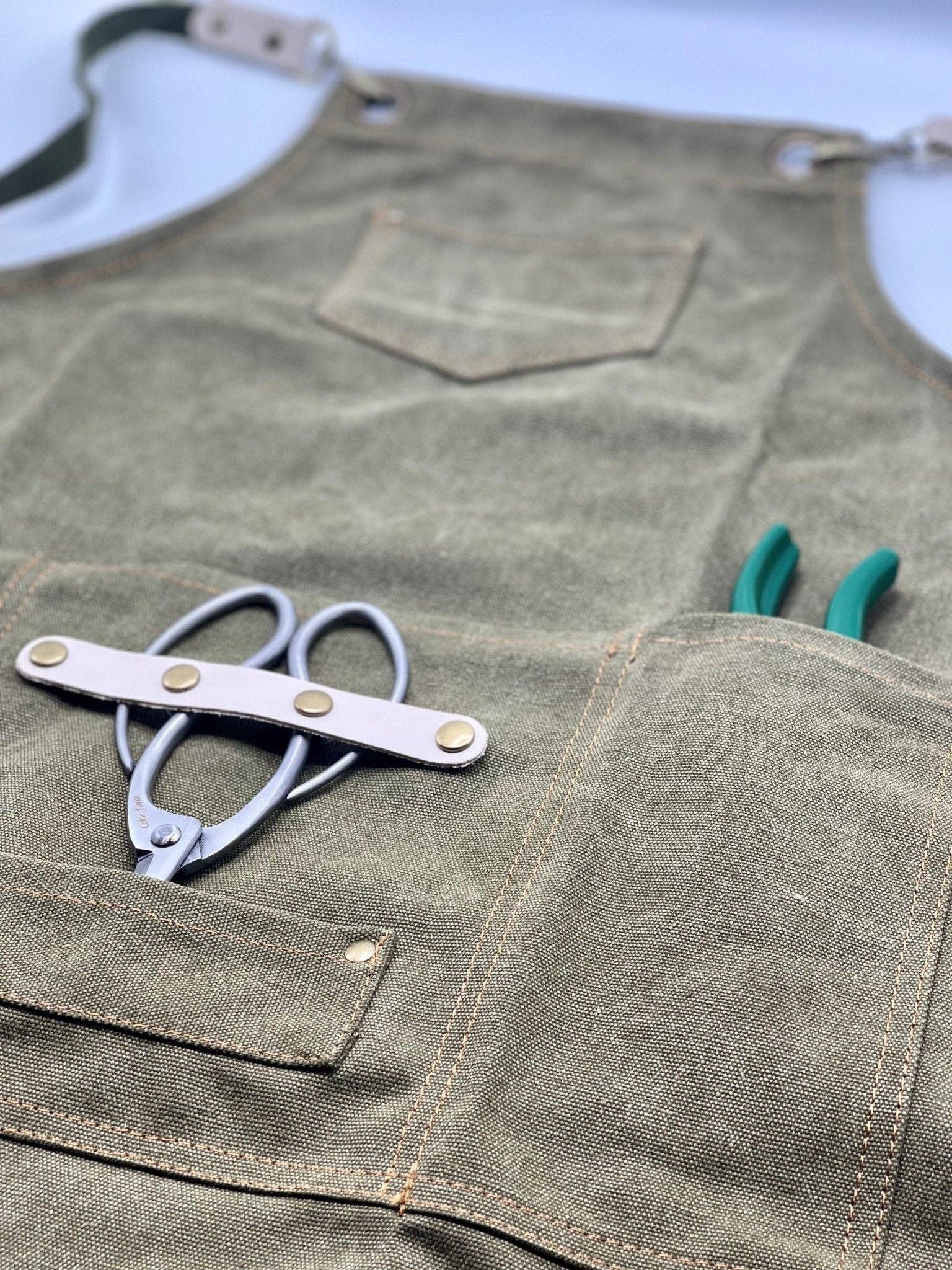 Gardening Apron, Waxed Canvas Apron with Pockets