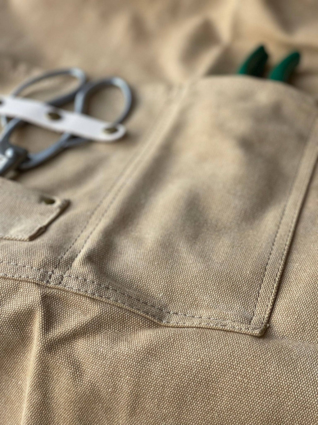 Gardening Apron, Waxed Canvas Apron with Pockets
