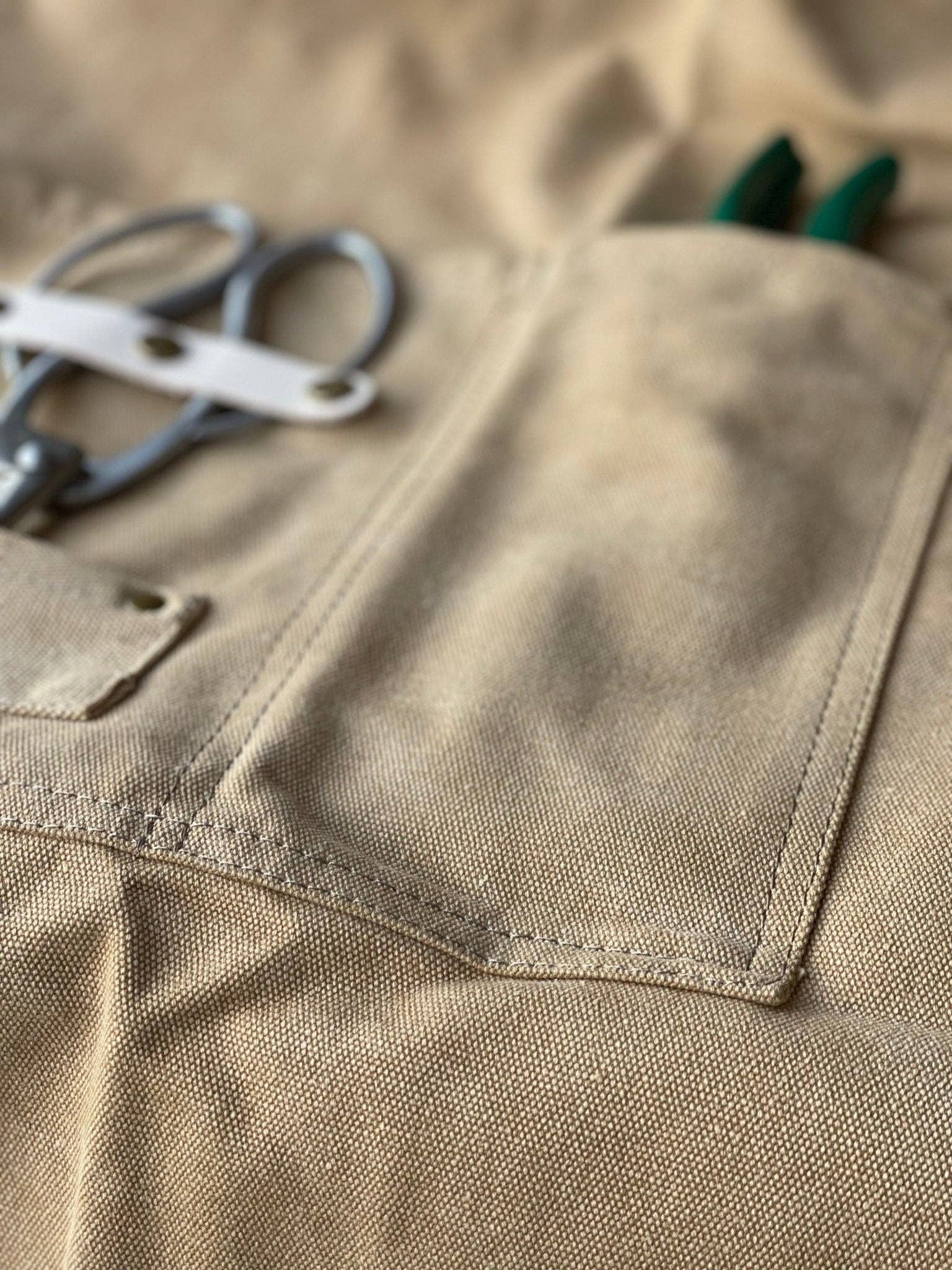 Gardening Apron, Waxed Canvas Apron with Pockets