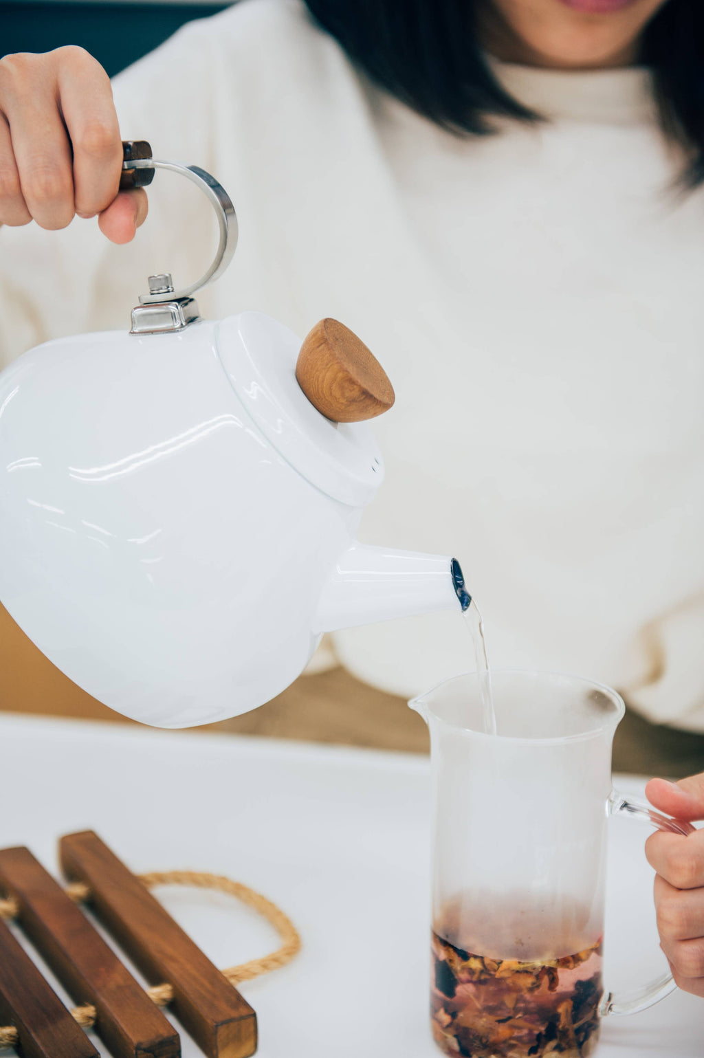 Bona Enamel Pour Over Coffee Kettle with Wood Handle, 800mL — Hario