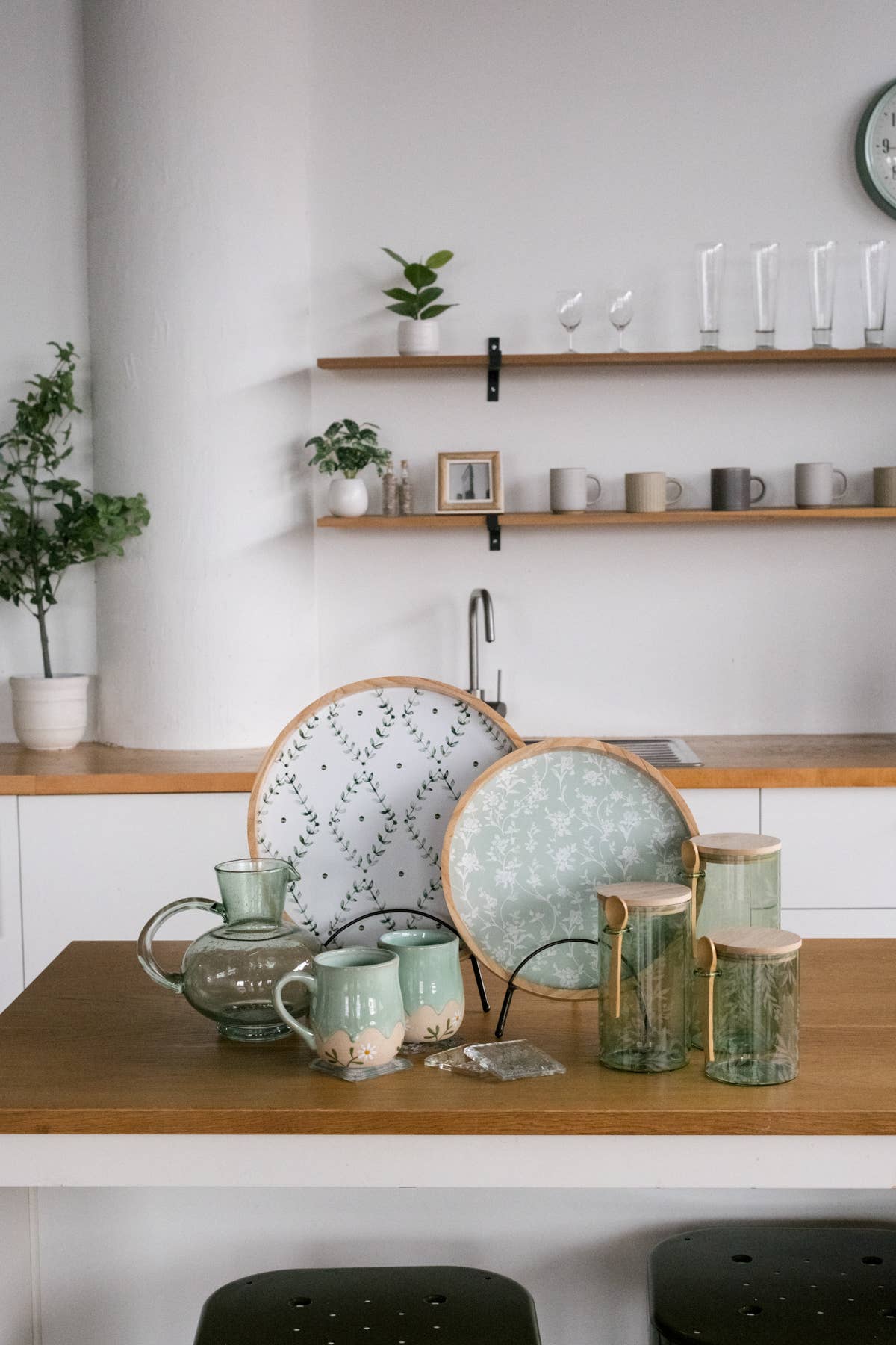 Cottage Bloom Wooden Round Tray S/2