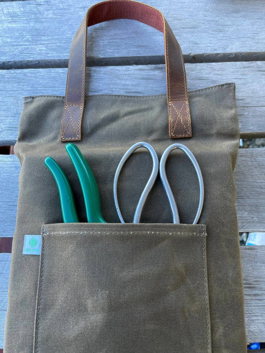 NEW | Gardening Knee Pad – Waxed Canvas Garden Kneeler with Tool Pocket