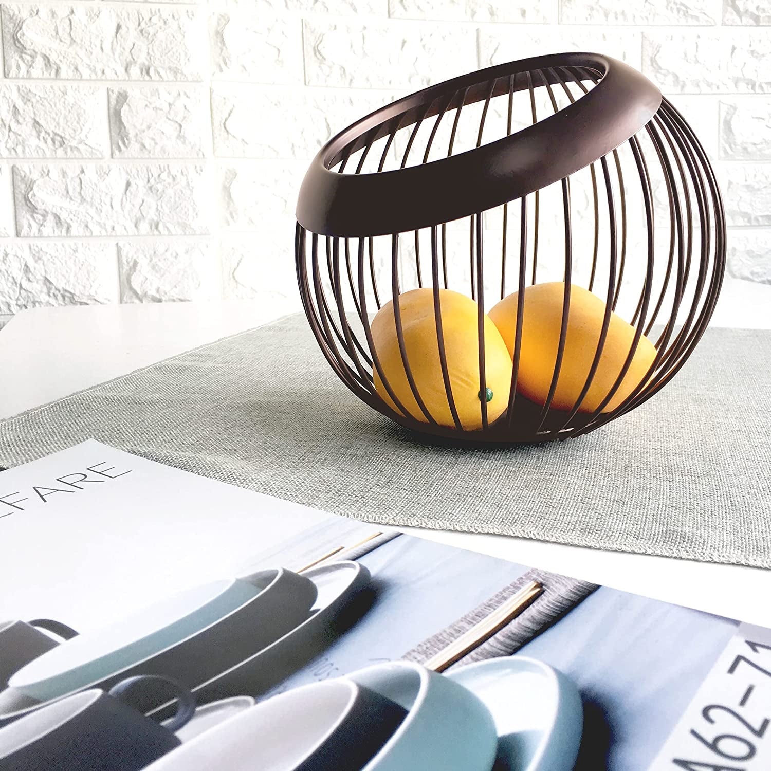 Metal Wire Fruit Bowl Sturdy Fruit Basket Fruit Holder Snack Storage Decorative Centerpiece Bowl for Modern Kitchen, Countertop, Living Room (Deep Brown)