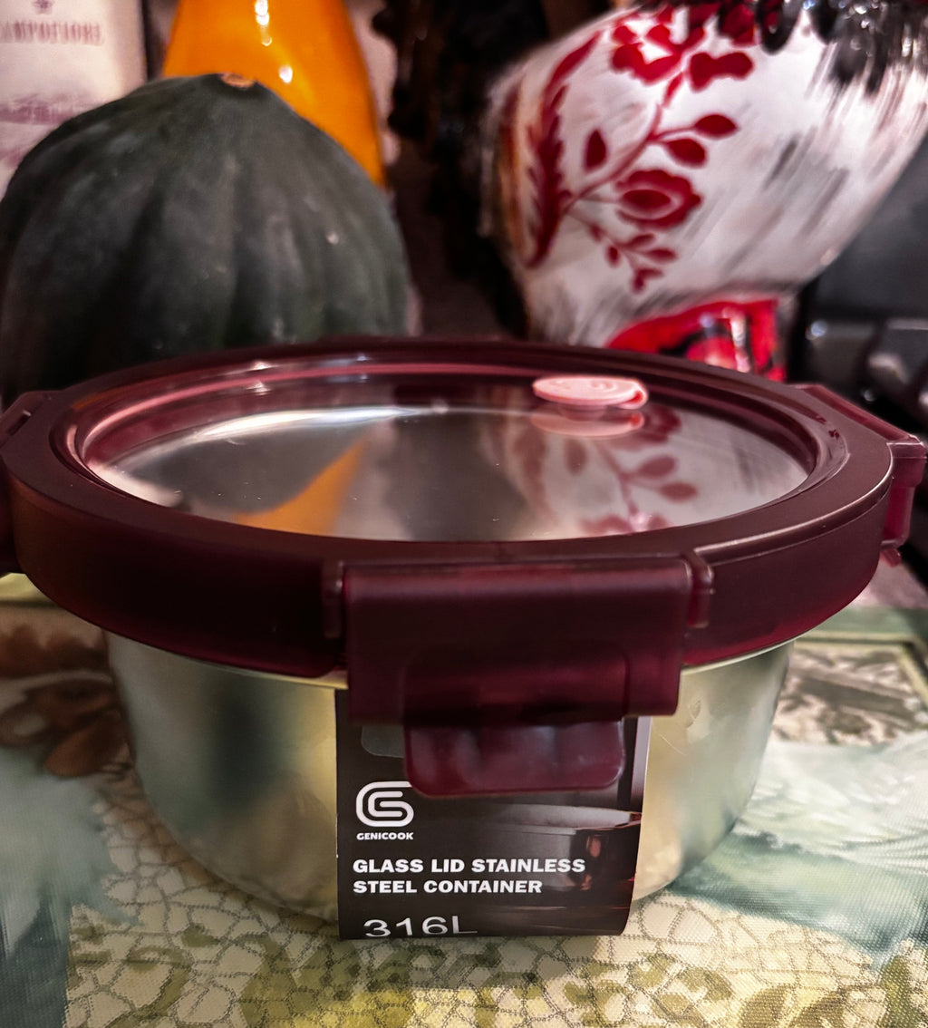  Genicook stainless steel container with burgundy locking lid and a product label identifying 316L stainless steel.